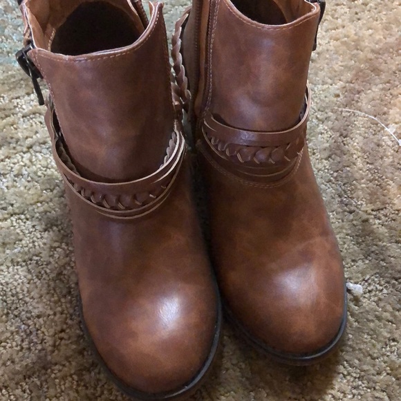 Boots - Picture 2 of 3